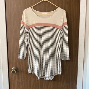 Maurice’s small 24/7 tee, white/black/pink